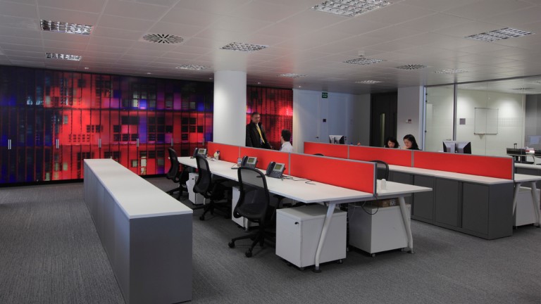 Thomson Reuters Spain office workstations