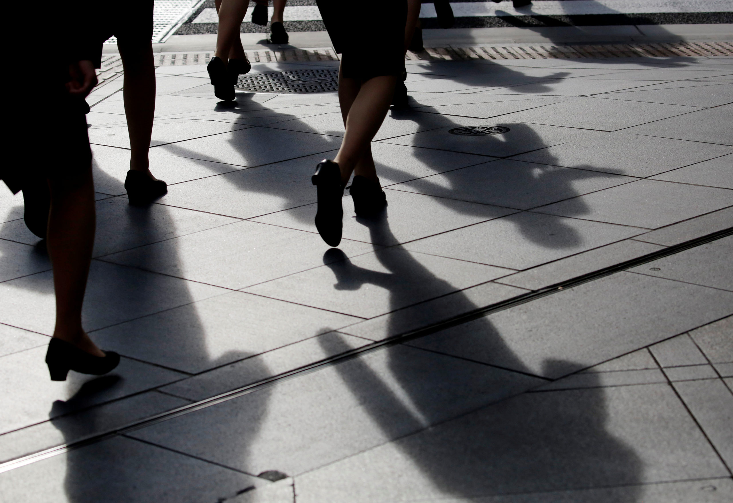 Female Bank of England Employees Must Wear Makeup and Heels – NBC